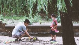 Edukacja ekologiczna w szkołach. Jak uczyć dzieci o plastiku?